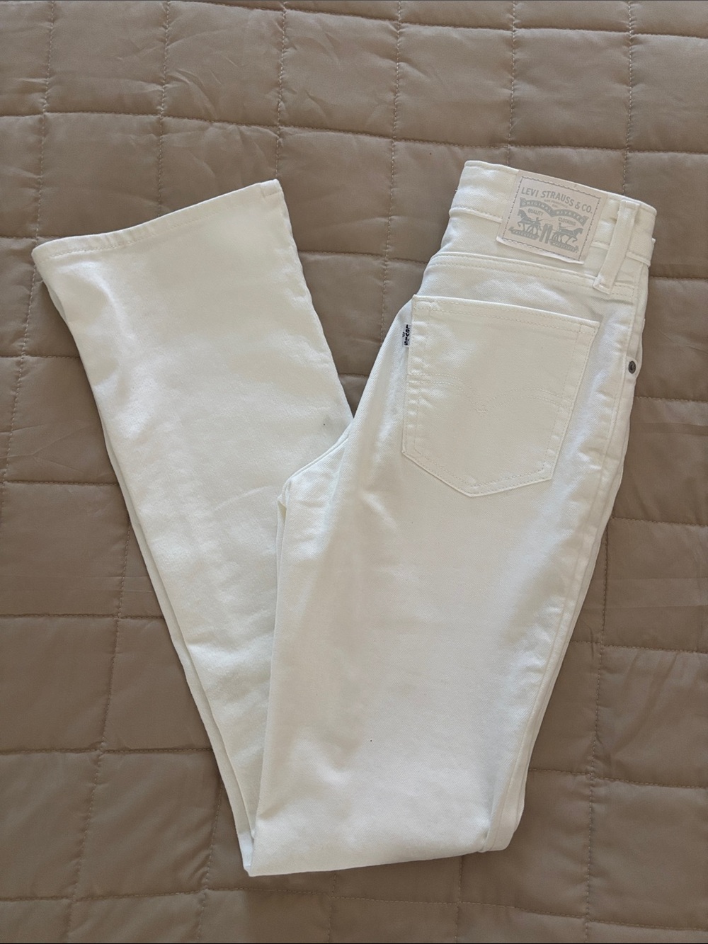 Levi's Women's 725 Bright White High Rise Bootcut